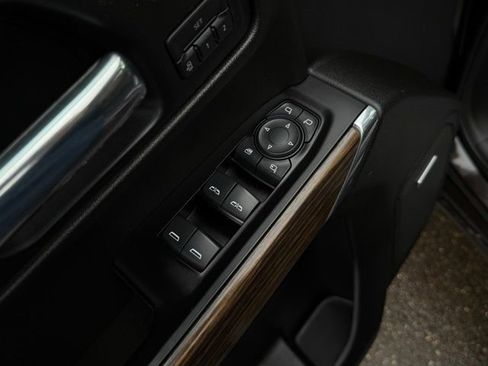 Used 2019 Chevrolet Silverado 1500 High Country w/ Technology Package image 16