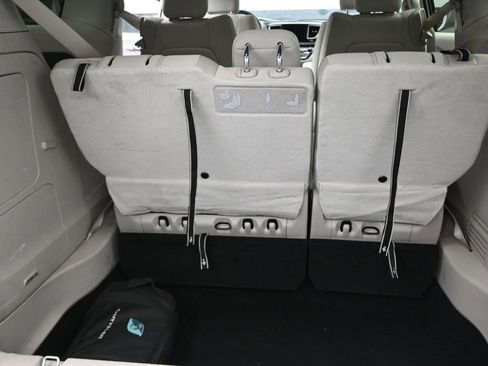 Used 2017 Chrysler Pacifica Touring Plus image 32