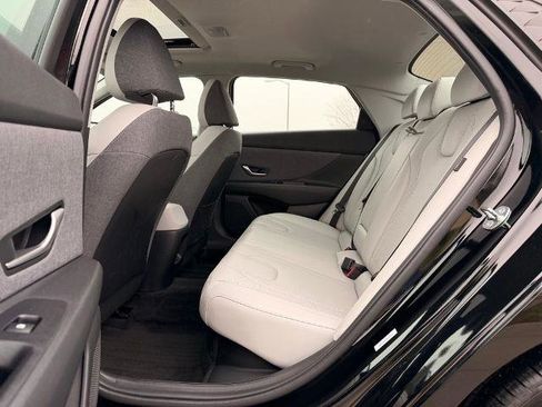 New 2025 Hyundai Elantra Limited FWD image 32