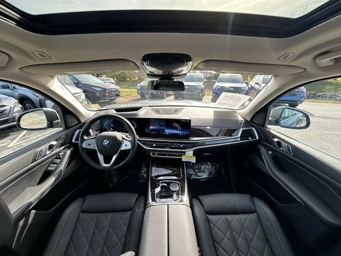Certified 2025 BMW X7 xDrive40i w/ Premium Package image 11