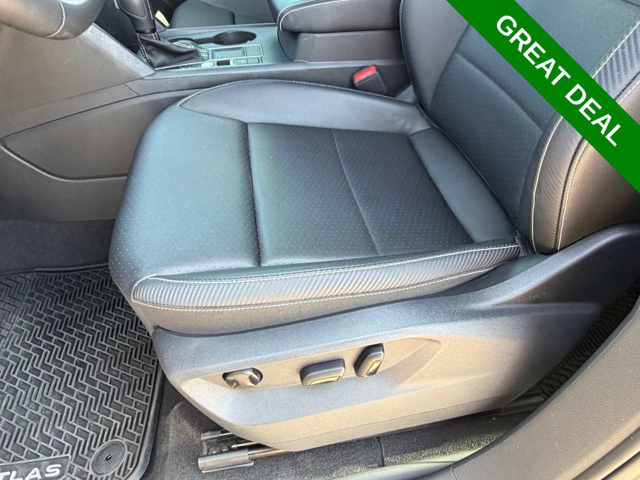 Used 2023 Volkswagen Atlas Cross Sport SE FWD image 32