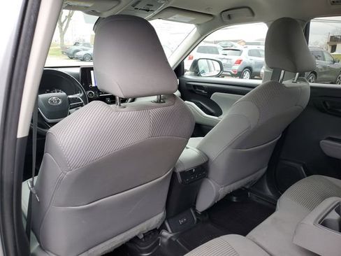 Used 2023 Toyota Highlander LE image 15
