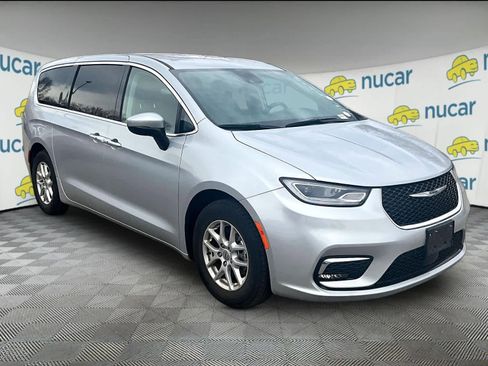 Used 2023 Chrysler Pacifica Touring-L image 1