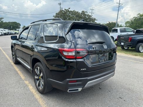Used 2025 Honda Pilot Elite image 6