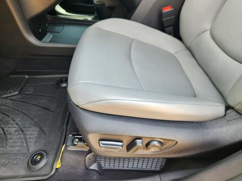 Certified 2026 Toyota Sienna XLE FWD image 23