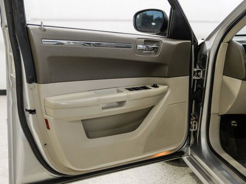 Used 2008 Chrysler 300 Touring image 43