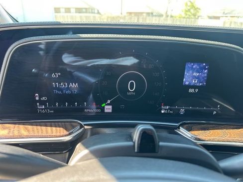 Used 2022 Cadillac Escalade Premium Luxury Platinum image 17