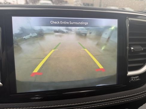 Used 2023 Chrysler Pacifica Touring-L image 12