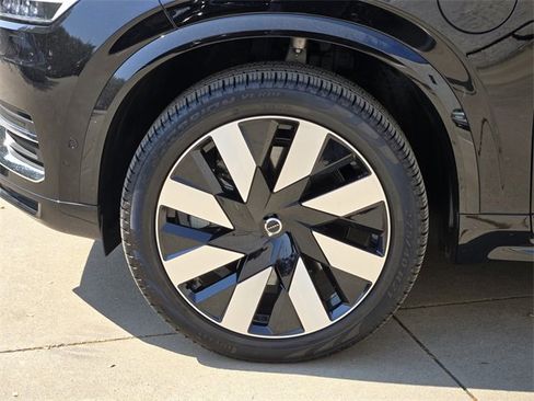 Certified 2025 Volvo XC90 T8 Plus w/ Protection Package Premier image 13