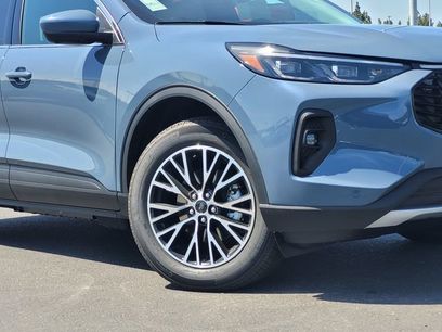 New 2025 Ford Escape SE w/ PHEV Premium Package