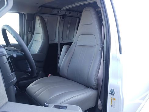 New 2025 Chevrolet Express 3500 Extended image 10