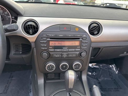 Used 2010 MAZDA MX-5 Miata Grand Touring w/ Premium Pkg RWD image 32