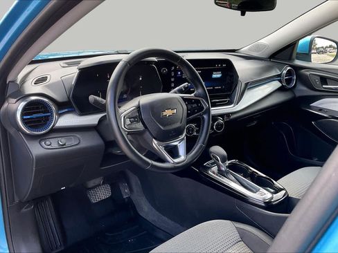 Used 2025 Chevrolet Trax LT w/ Driver Confidence Package FWD image 17