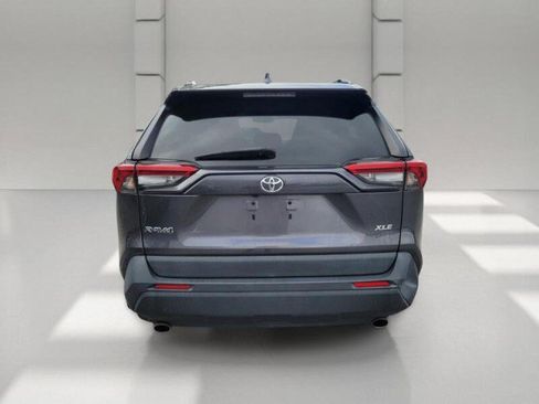 Used 2022 Toyota RAV4 XLE FWD image 5