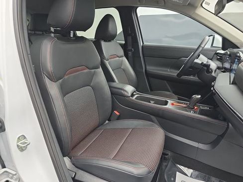 Used 2025 Nissan Kicks SR image 45