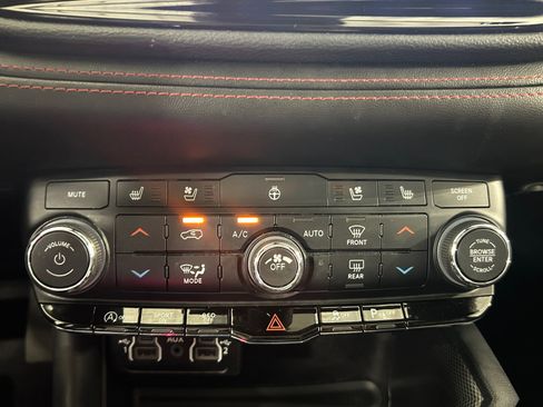 Used 2023 Dodge Durango GT AWD/4WD image 16