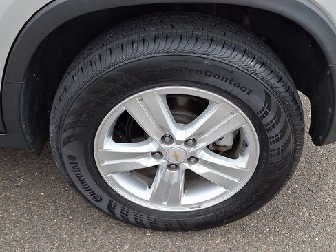 Used 2019 Chevrolet Trax LT w/ LT Convenience Package AWD/4WD image 9