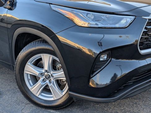 Used 2024 Toyota Highlander LE image 11