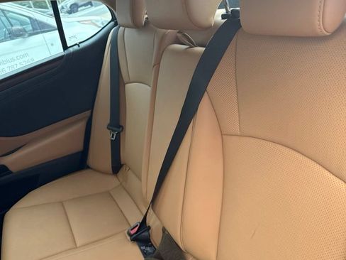Used 2024 Lexus ES 350 w/ Premium Package FWD image 4