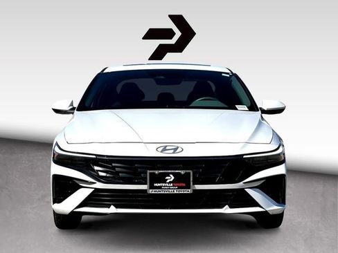 Used 2024 Hyundai Elantra SEL w/ Convenience Package image 3