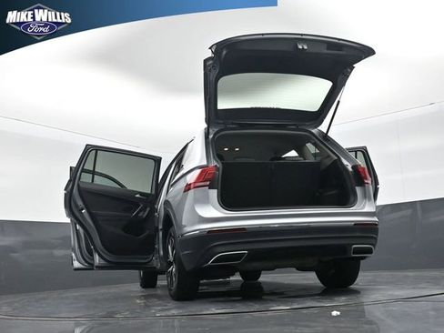 Used 2021 Volkswagen Tiguan SE image 30