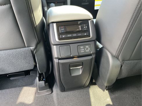 New 2026 Subaru Ascent Limited image 29