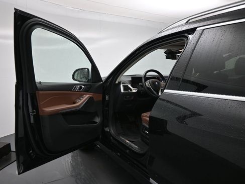 Used 2023 BMW X7 xDrive40i w/ Parking Assistance Package image 9