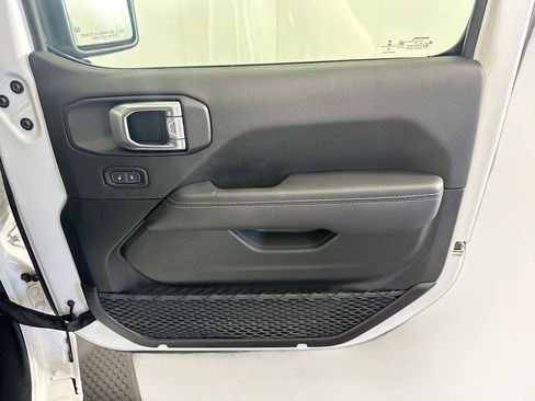 Used 2023 Jeep Wrangler Sahara w/ Cold Weather Group image 31