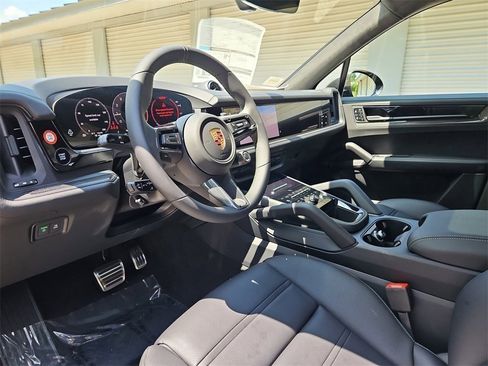 New 2025 Porsche Cayenne GTS image 4