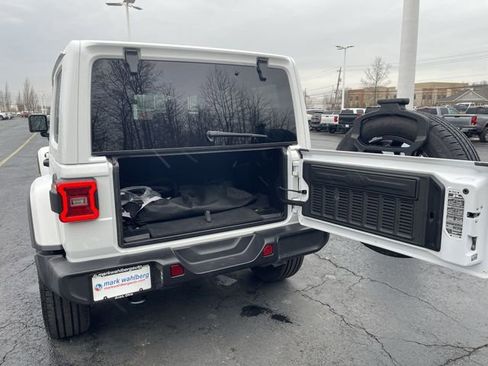 Used 2025 Jeep Wrangler Unlimited Sahara AWD/4WD image 26