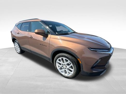 Used 2023 Chevrolet Blazer LT w/ Convenience Package AWD/4WD image 2