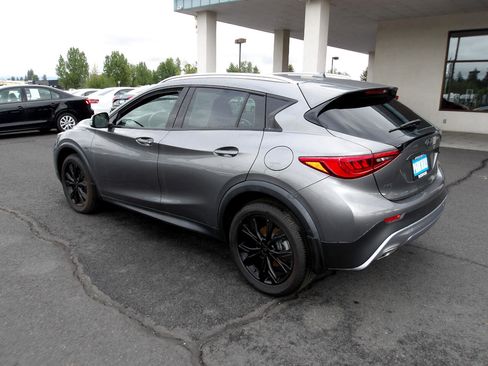 Used 2018 INFINITI QX30 Premium w/ Navigation Package image 3