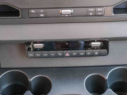 Used 2024 Mercedes-Benz Sprinter 2500 image 18