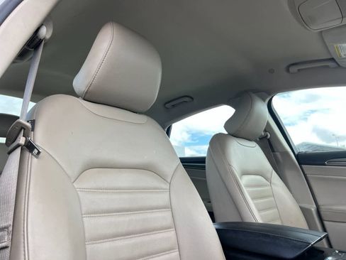 Used 2017 Ford Fusion Energi SE FWD image 17