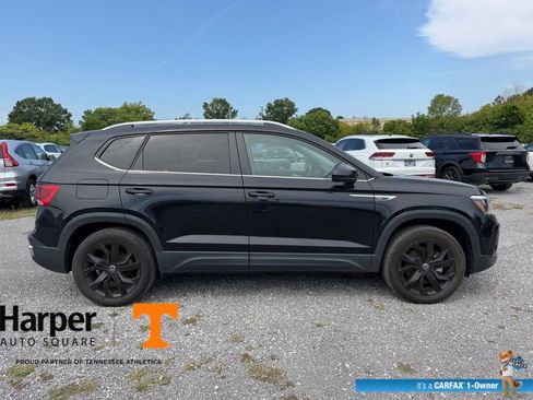 Used 2023 Volkswagen Taos SE w/ Panoramic Sunroof Package AWD/4WD image 6