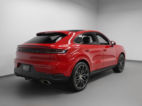 Certified 2024 Porsche Cayenne Coupe AWD/4WD image 12
