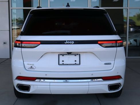Used 2023 Jeep Grand Cherokee Overland AWD/4WD image 7