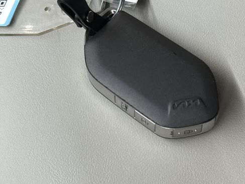 Used 2025 Kia Sorento S FWD image 28
