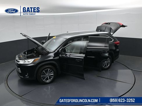 Used 2019 Toyota Highlander XLE AWD/4WD image 59