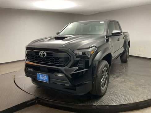 Used 2024 Toyota Tacoma TRD Sport w/ TRD Sport Upgrade Package AWD/4WD image 3