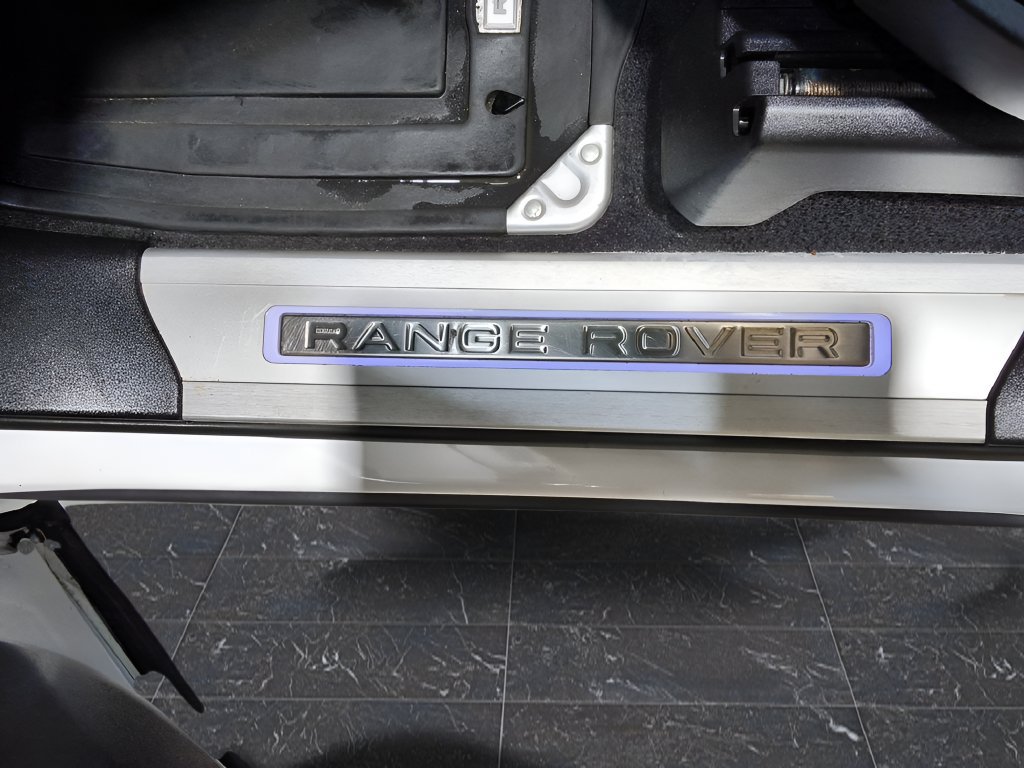 Used 2021 Land Rover Range Rover P525 Westminster Edition AWD/4WD image 11