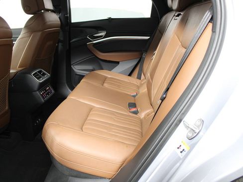 Used 2022 Audi e-tron Prestige w/ Prestige Package image 35