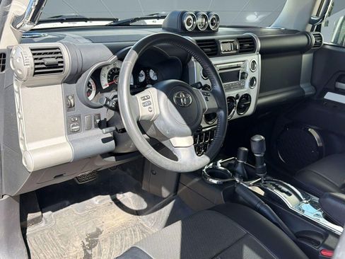 Used 2014 Toyota FJ Cruiser 4WD w/ Upgrade Package image 4