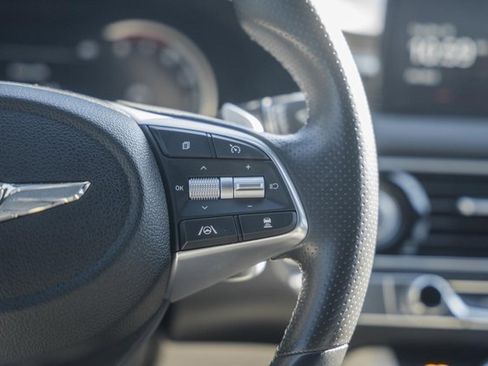 Used 2023 Genesis G70 2.0T image 26