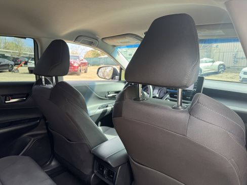 Used 2021 Toyota Venza LE image 17