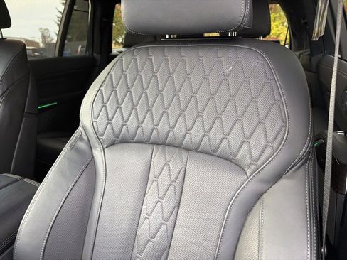 Used 2023 BMW X7 xDrive40i w/ Executive Package image 8
