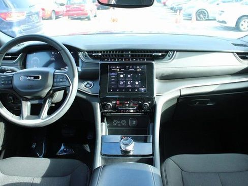 Used 2024 Jeep Grand Cherokee Laredo image 16