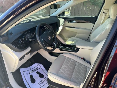 Used 2023 Buick Envision Avenir image 19