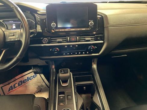 Certified 2024 Nissan Pathfinder SV w/ Black Appearance Package image 11