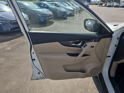 Used 2020 Nissan Rogue SL w/ Premium Package FWD image 18